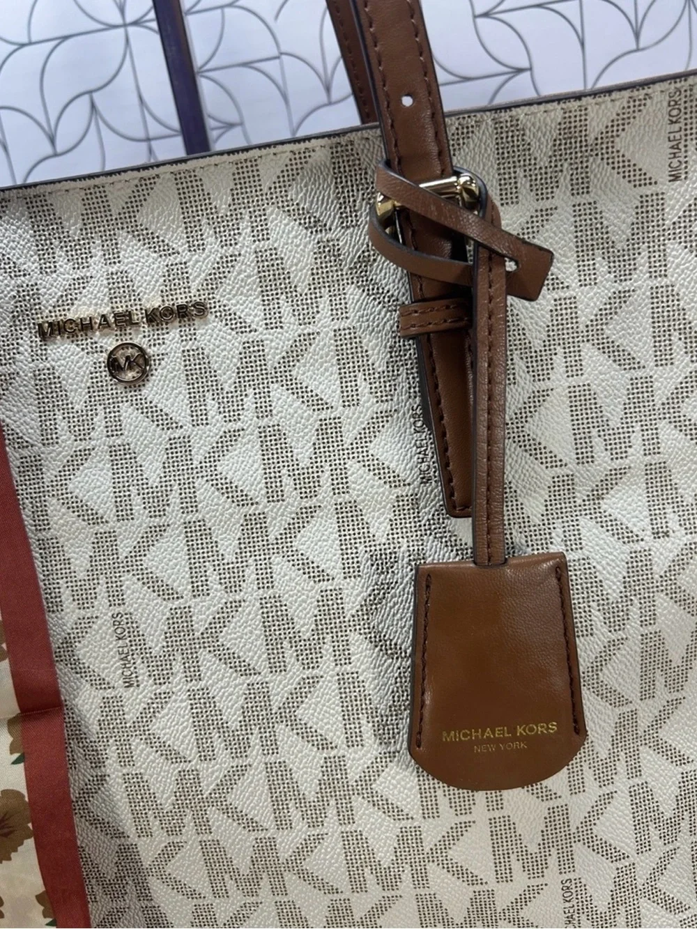 Michael Kors Hayley Large Logo Tote! Preowned!
